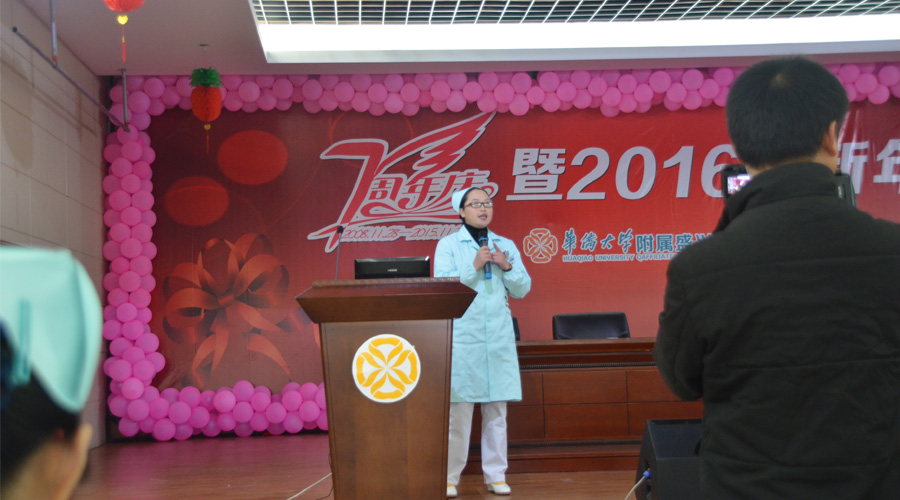 9楼内科护士崔丽《心心相印》