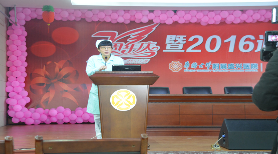 8楼内科护士冀瑞芹《用心护理 用爱沟通》
